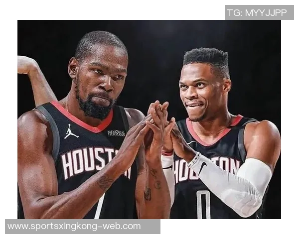 火箭官方晒亚当斯与杜兰特亲密合照威少点赞引发重回传闻